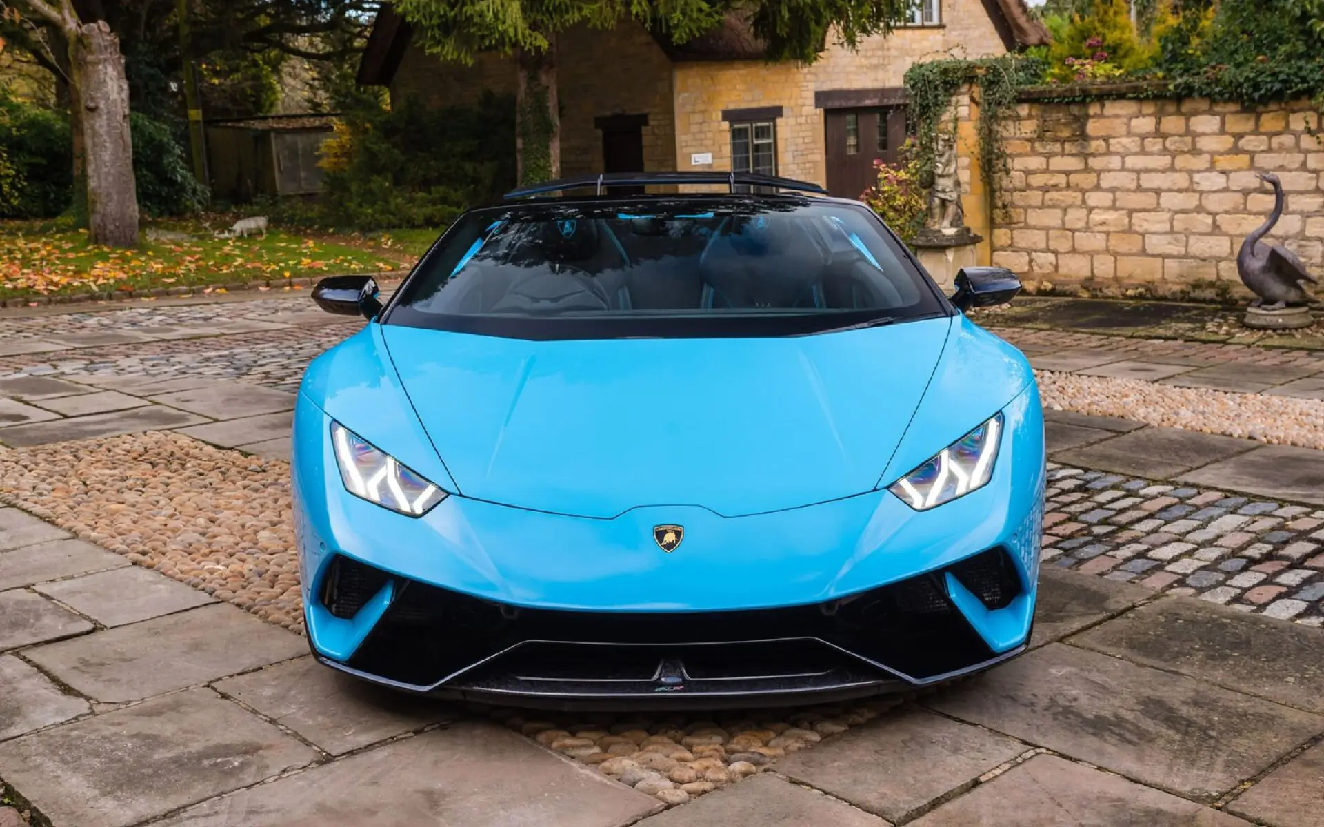 Rent Huracan sport car